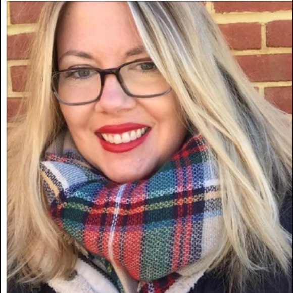 Meet your Posher, Kimberly - Picture 1 of 2